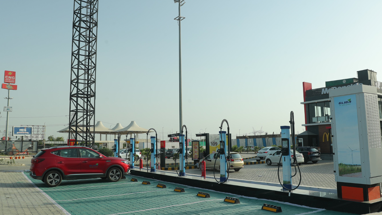 La filial india de Fortum, GLIDA, inauguró su mayor centro público de carga de vehículos eléctricos en Hyderabad