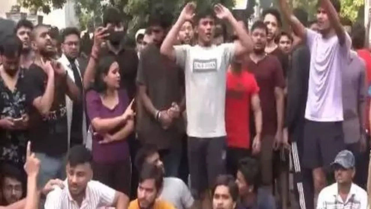 Delhi students protest against MCD and IAS coaching center after death of 3 UPSC aspirants in Old Rajendra Nagar