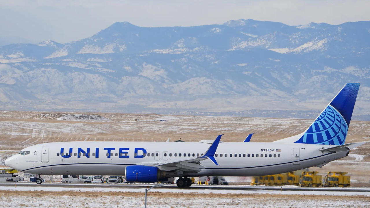 ‘Biohazard’ on United Airlines flight: Crew vomiting, passengers ask for masks, flight diverted