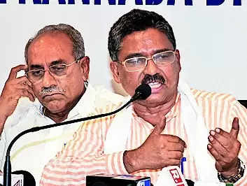 ‘Allowing govt servants in RSS is undemocratic’