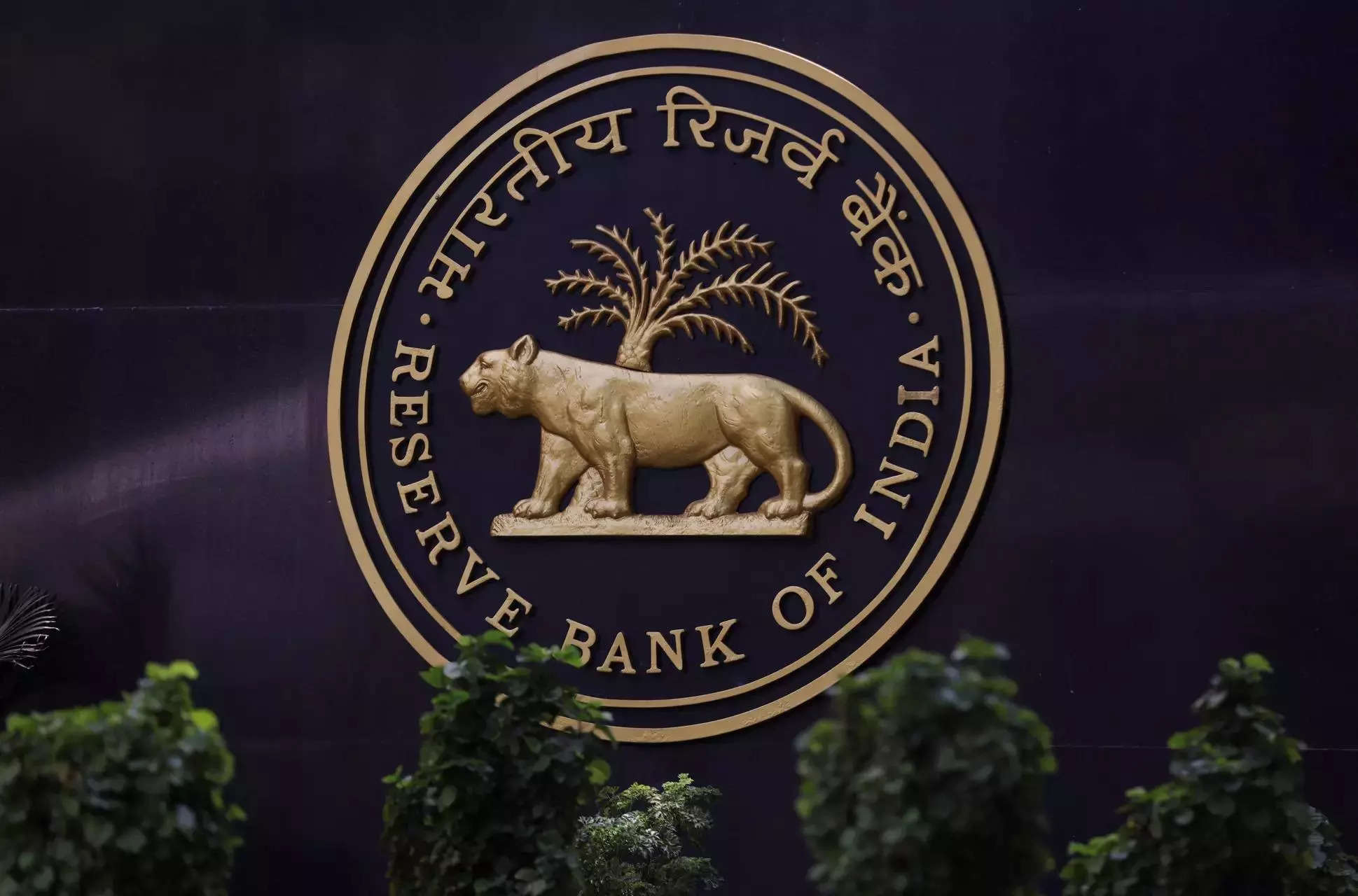 Digital push is driving out mid-level banking staff: RBI