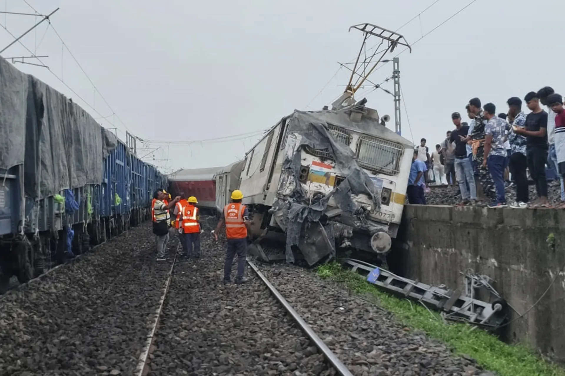 'After side collision, goods train dragged derailed wagon for 1 km'
