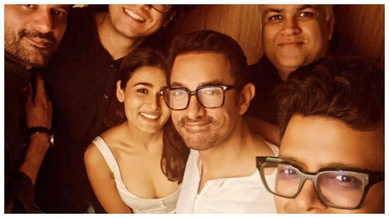 Aamir Khan poses with his son Junaid Khan, Jaideep Ahlawat, Shalini Pandey, and others in an unseen picture from the 'Maharaj' success bash | Hindi Movie News Filmymeet