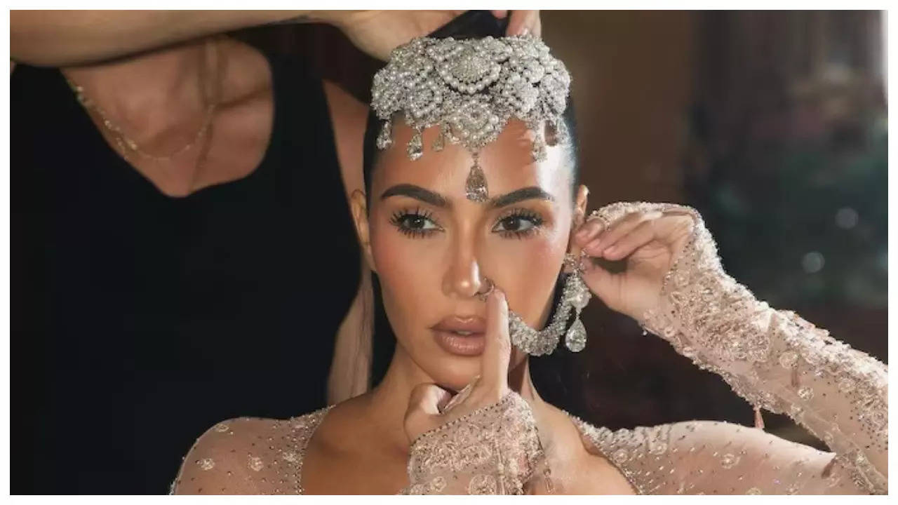 Designer Tarun Tahiliani applauds Kim Kardashian for empowering Indian women to celebrate their 'curves' | Filmymeet