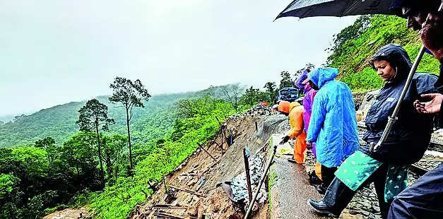 Adverse conditions make repairs on landslip section of rly line a challenge