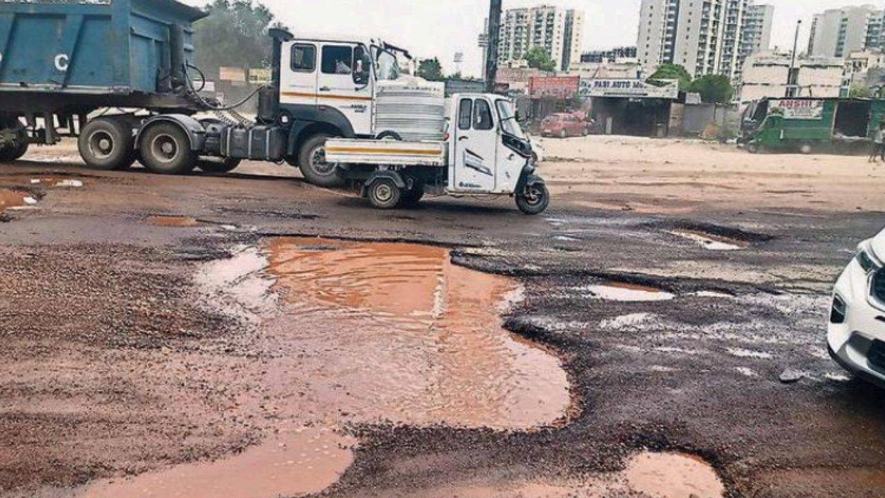 Gurgaon: Stretch on key NH8 link riddled with craters, commute a nightmare now