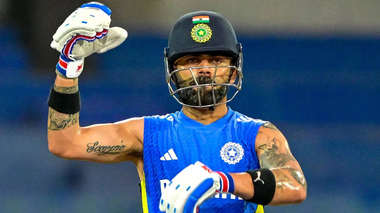 Virat Kohli responds to 'Chokli' chant by a fan with a stare - Watch