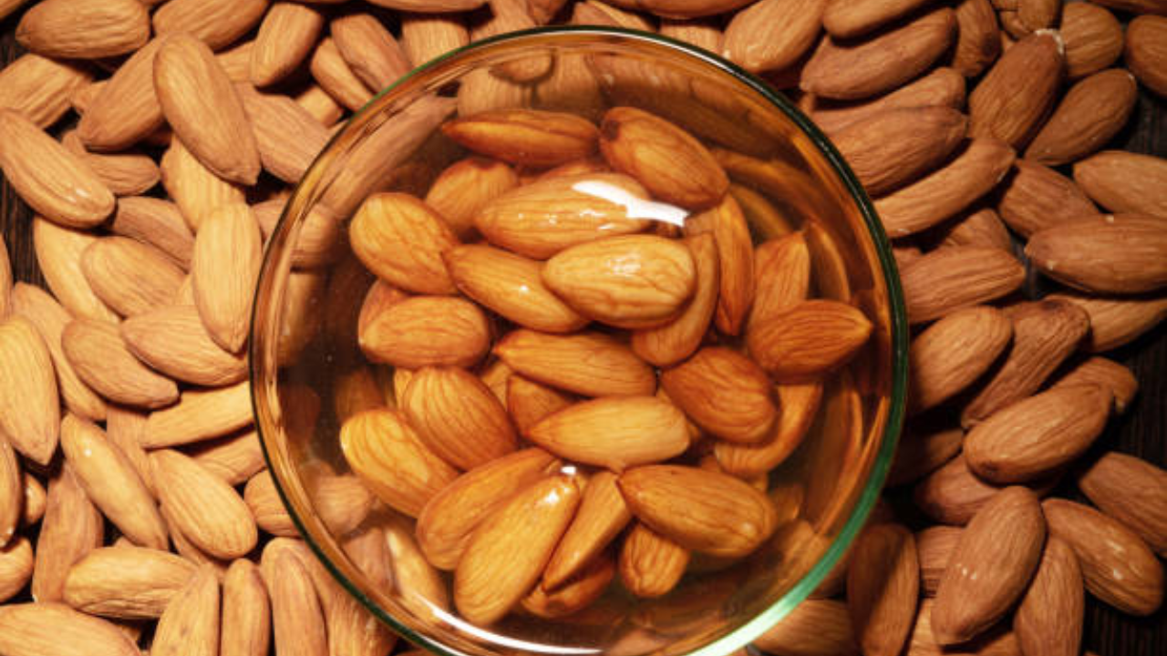 How many almonds a day are enough for an adult (and the right way to eat them)?