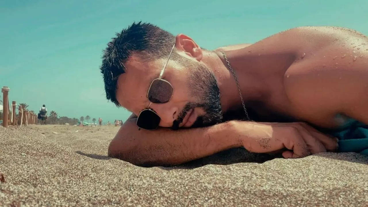 Shahid Kapoor shares a photo 'chilling' on a beach from his vacation with Mira Rajput; fans REACT - See photo | Filmymeet