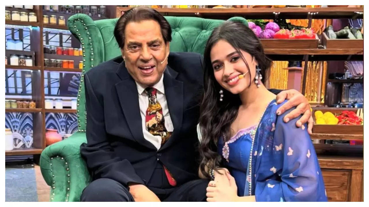 'Laughter Chefs Unlimited Entertainment': Jannat Zubair cries tears of joy after receiving compliment from legend Dharmendra