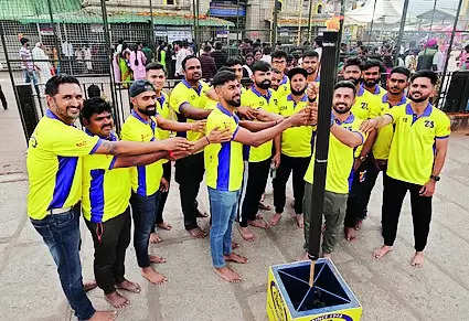 Mysore Warriors’ players light Akhand Jyoti