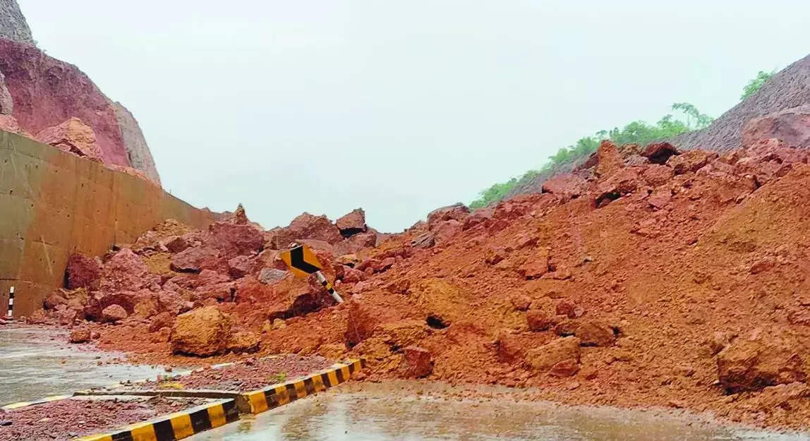 Landslide near Puttur bypass in Karnataka, traffic on National Highway 275 blocked