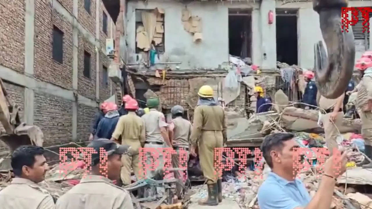 Building collapse in Delhi's Jahangirpuri, Rescue operation underway