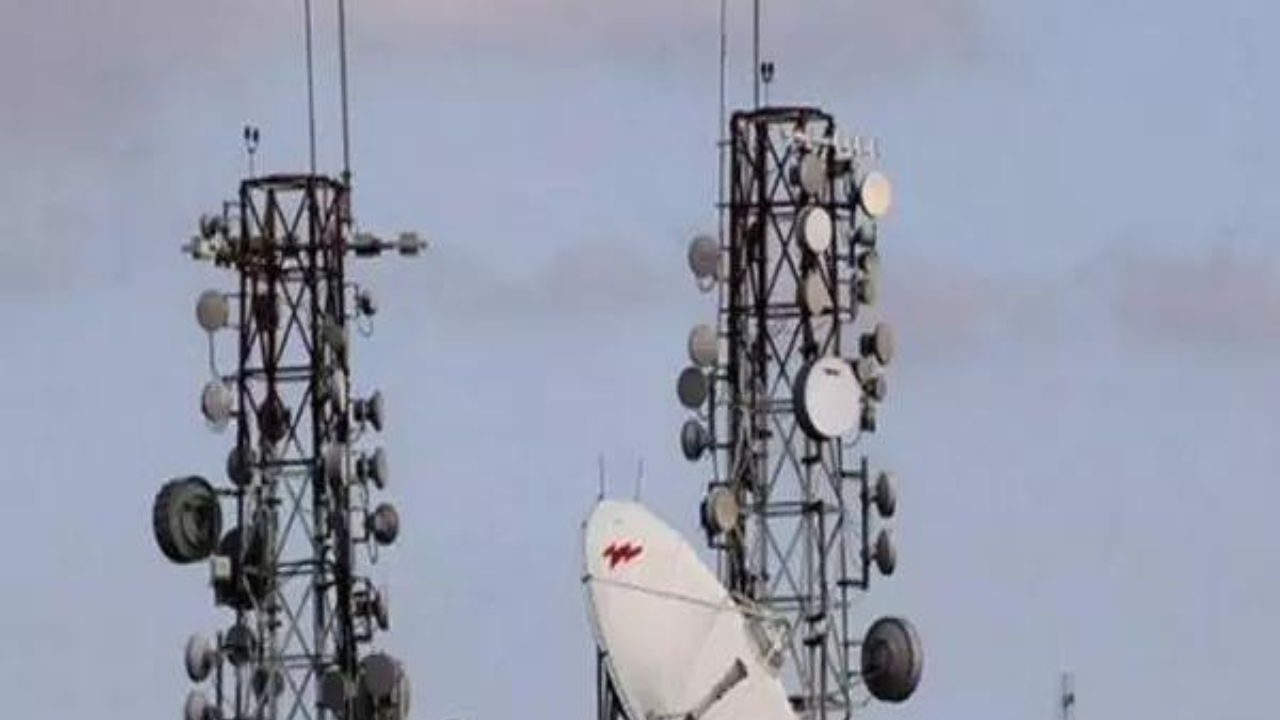 Telecom cos will need to compensate users in Bill for outages of over 24 hours: Trai