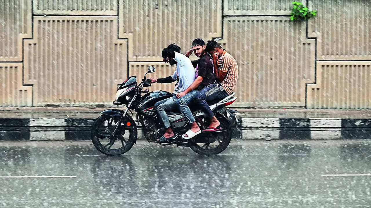 No heavy rain for 5 days, Gurgaon records slight rise in temperature