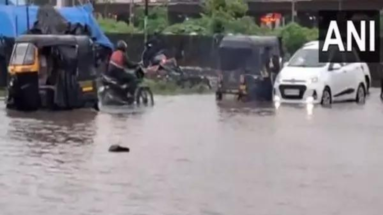 Heavy rain causes waterlogging in Gujarat's Vapi; IMD predicts more showers for next 5 days