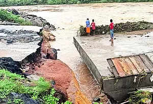 Minor girl disappears in river, villages cut off