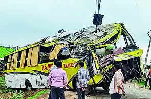 Driver on phone, bus crashes into car on Lucknow-Agra Expressway; 7 die, 25 hurt