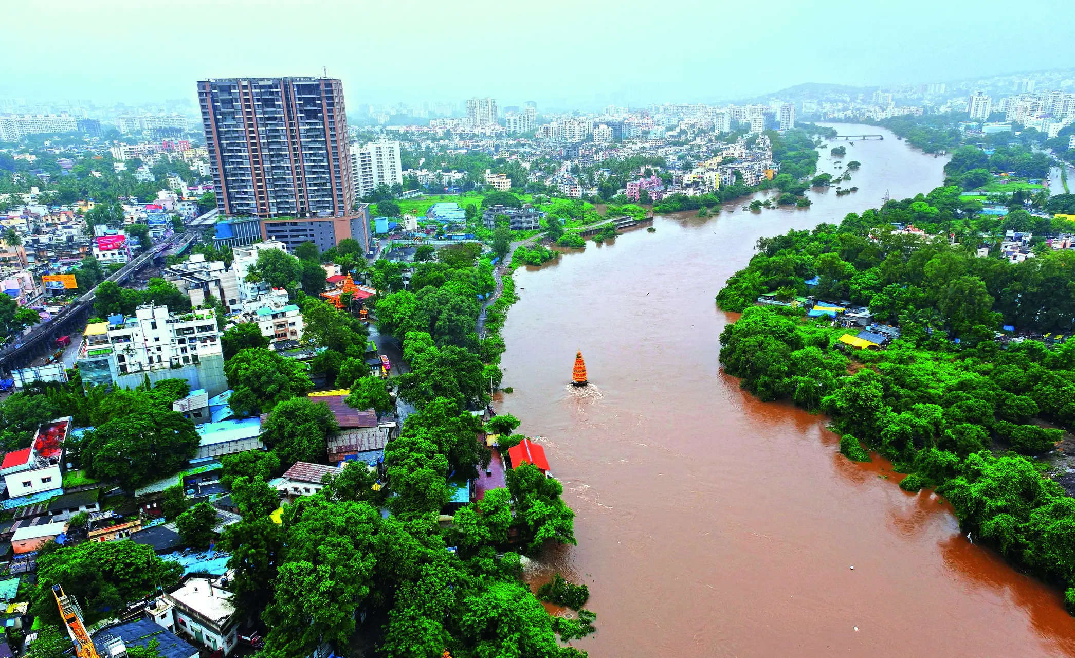 Rivers swell as monsoon fury hits hills; in city, hundreds evacuated