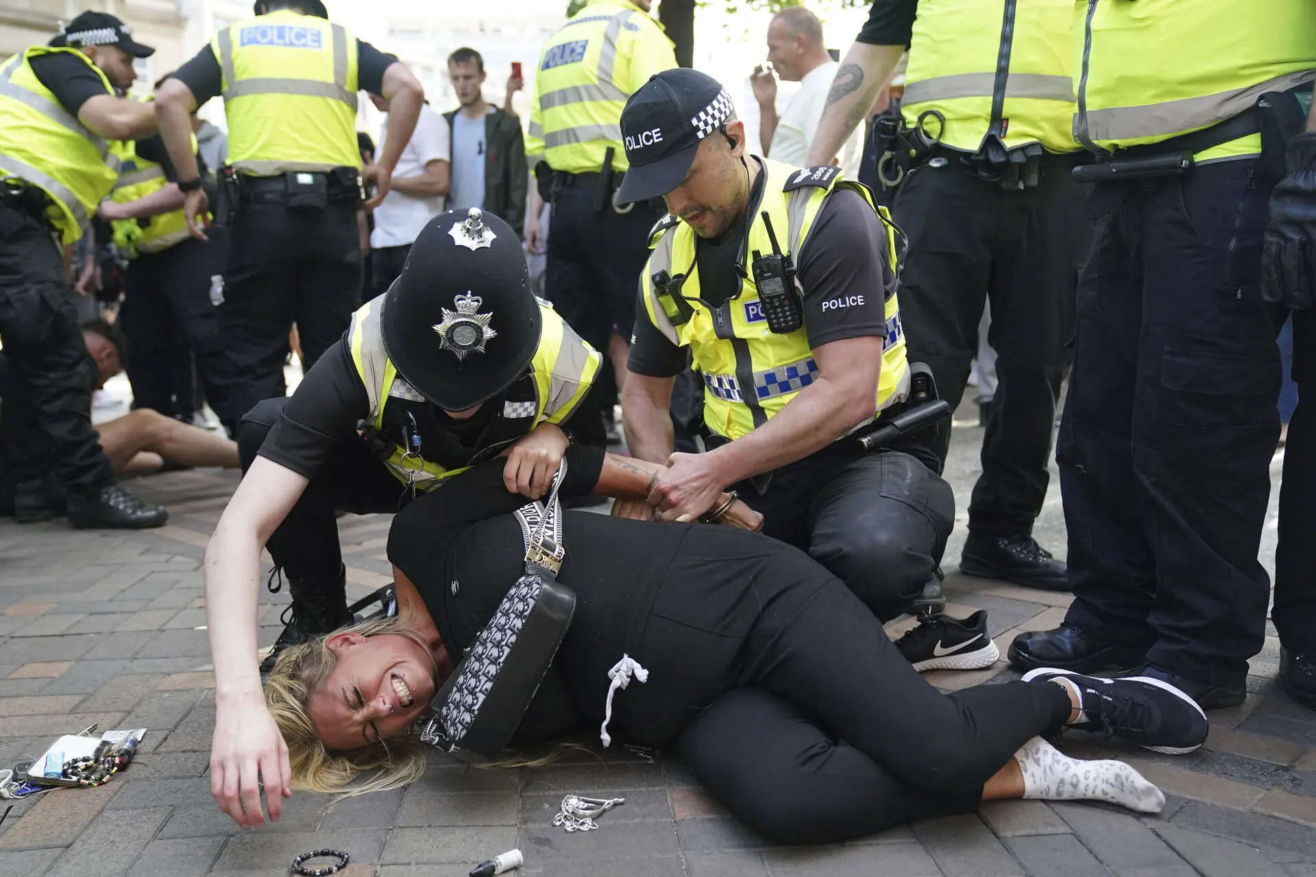 UK PM condemns ‘far-right thuggery’, warns as mob targets asylum seekers in violent protest