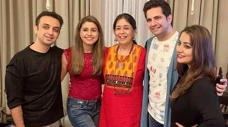 The OG cast of Yeh Rishta Kya Kehlata Hai Karan Mehra, Sonali Verma and others reunite; share their fondest memories of the show