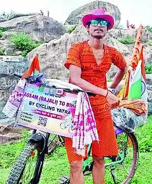 26-yr-old Pathsala hero pedals his way to Babadham to raise awareness on pollution