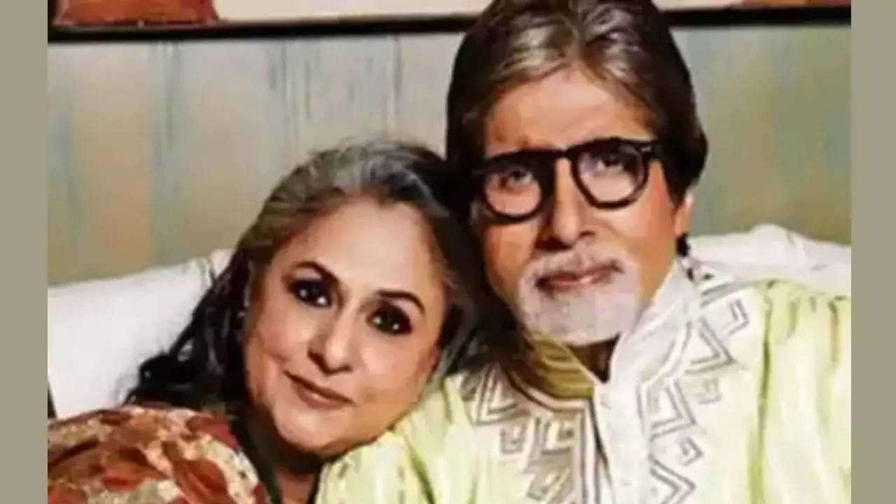 Jaya Bachchan's hilarious accusation; claims Amitabh Bachchan never answers her calls | Hindi Movie News Filmymeet