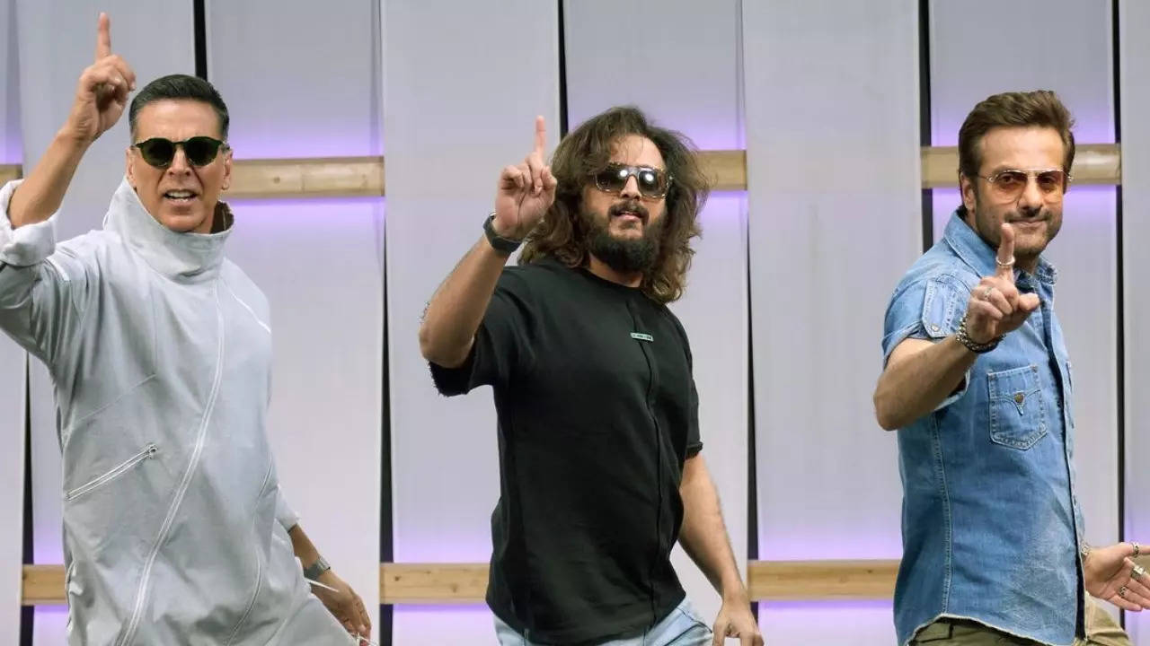 Akshay Kumar, Riteish Deshmukh, and Fardeen Khan grooving to ‘Heyy Babyy × Hauli Hauli’ will brighten up your day! - WATCH video | Filmymeet