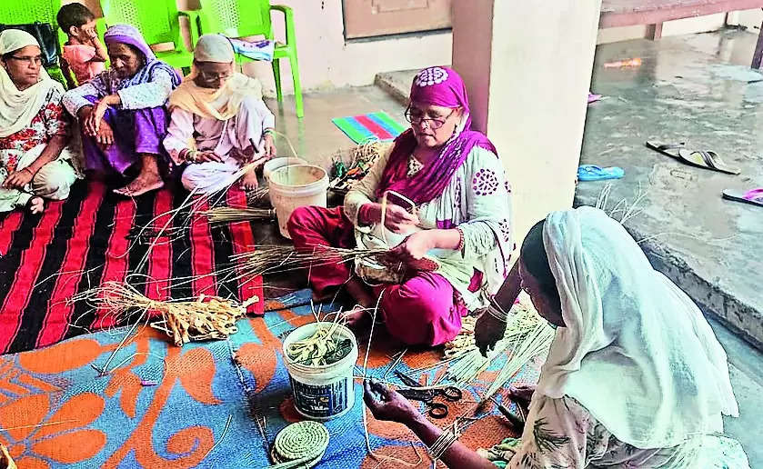 Moonj baskets with Ganga Kalash to be exhibited, sold at Maha Kumbh