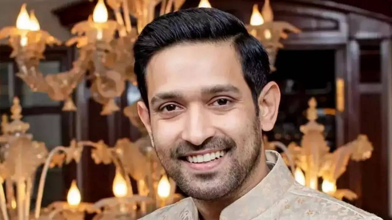 Vikrant Massey refuses to call himself ‘box office star’ post the success of ’12th Fail’: ‘Aap ek inning mein khel ke…’ | Hindi Movie News