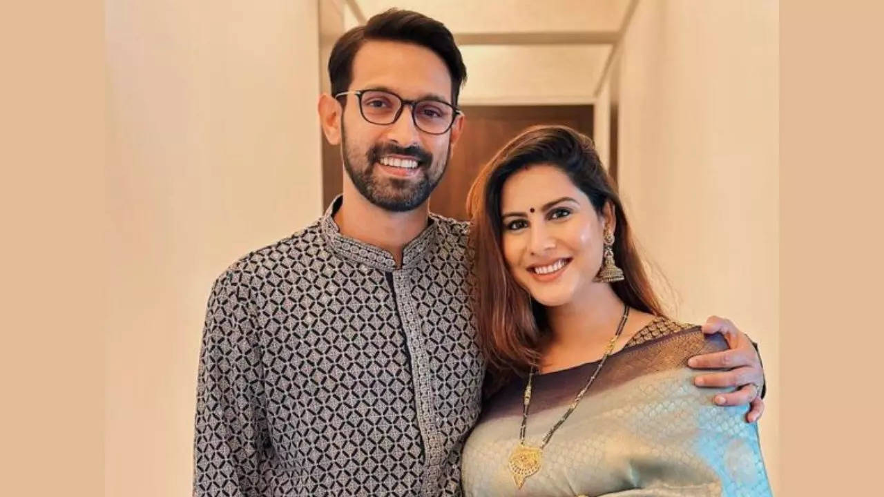 Vikrant Massey: Vikrant Massey reveals his mother suggested to live-in with wife Sheetal Thakur before marriage: “You get to see different shades of each other” Filmymeet