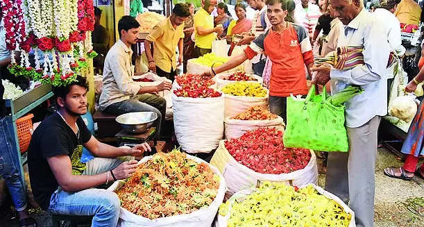 Floods push up flower prices in Mysuru