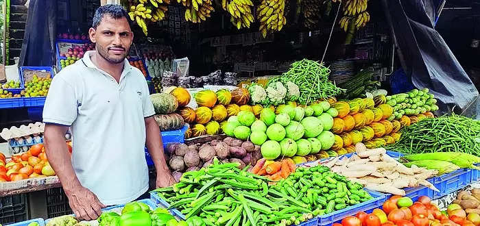 For eight years, Bantwal shopowner donating vegetables to government schools every day