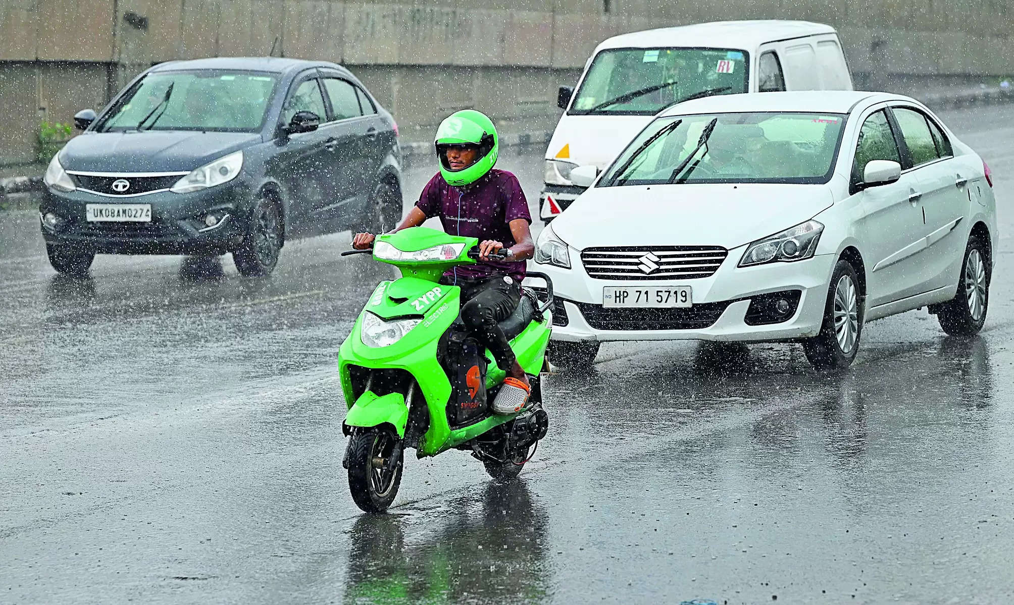 Rain or rays? Gurgaon's weather keeps residents guessing