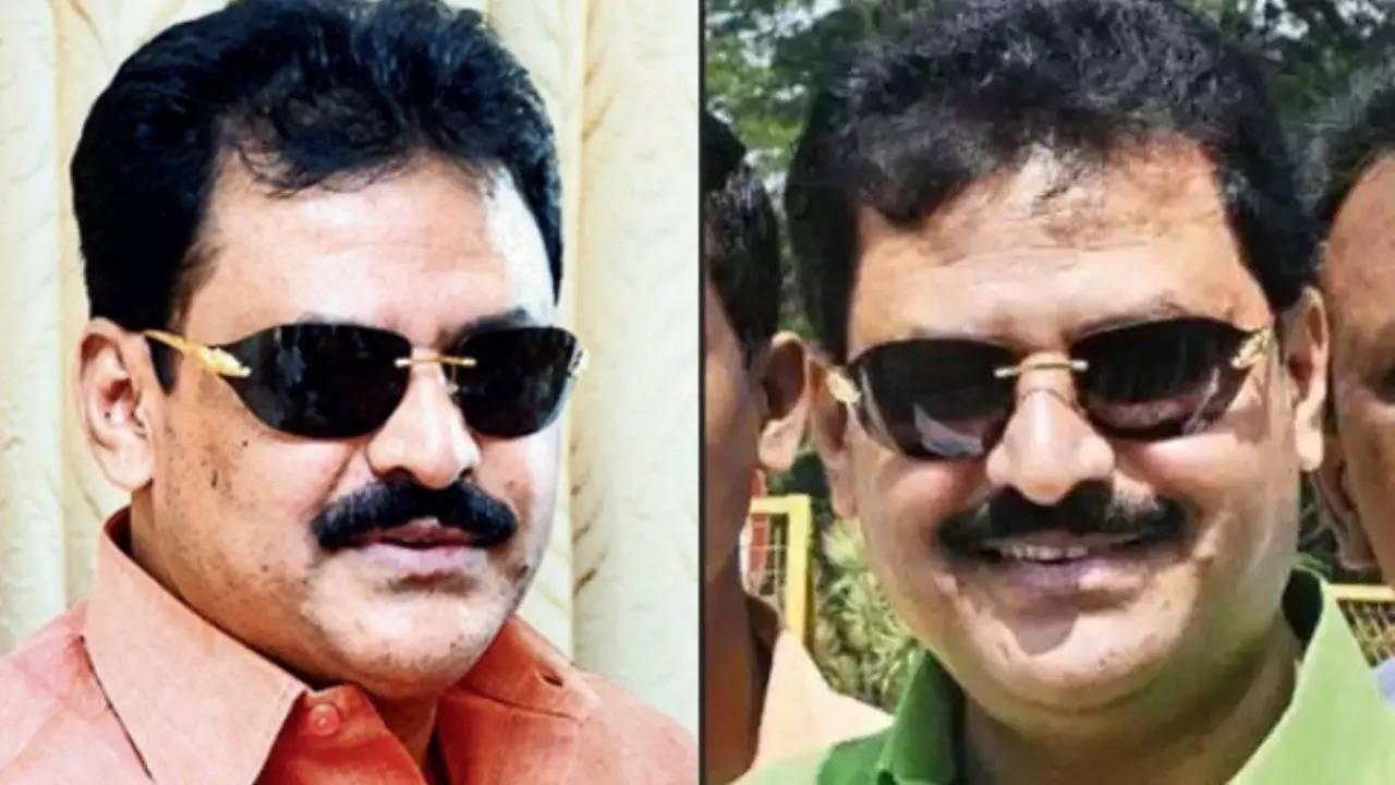 Karnataka Congress MLA accused of forcing cops to book govt official