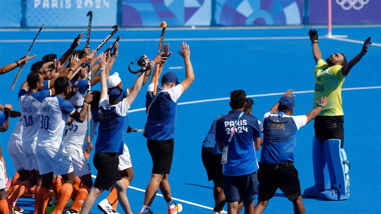 Watch: Teammates bow down to Sreejesh after victorious last dance