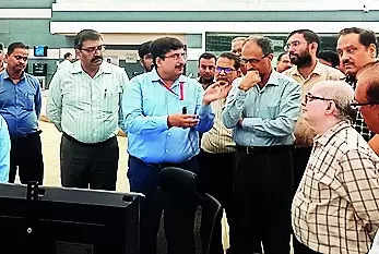 NCR GM inspects EDFC control room, calls for freight trains rising speed