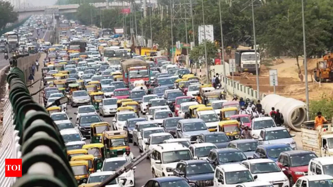 Curbs on commercial vehicles at Gurgaon-Delhi border ahead of Independence Day