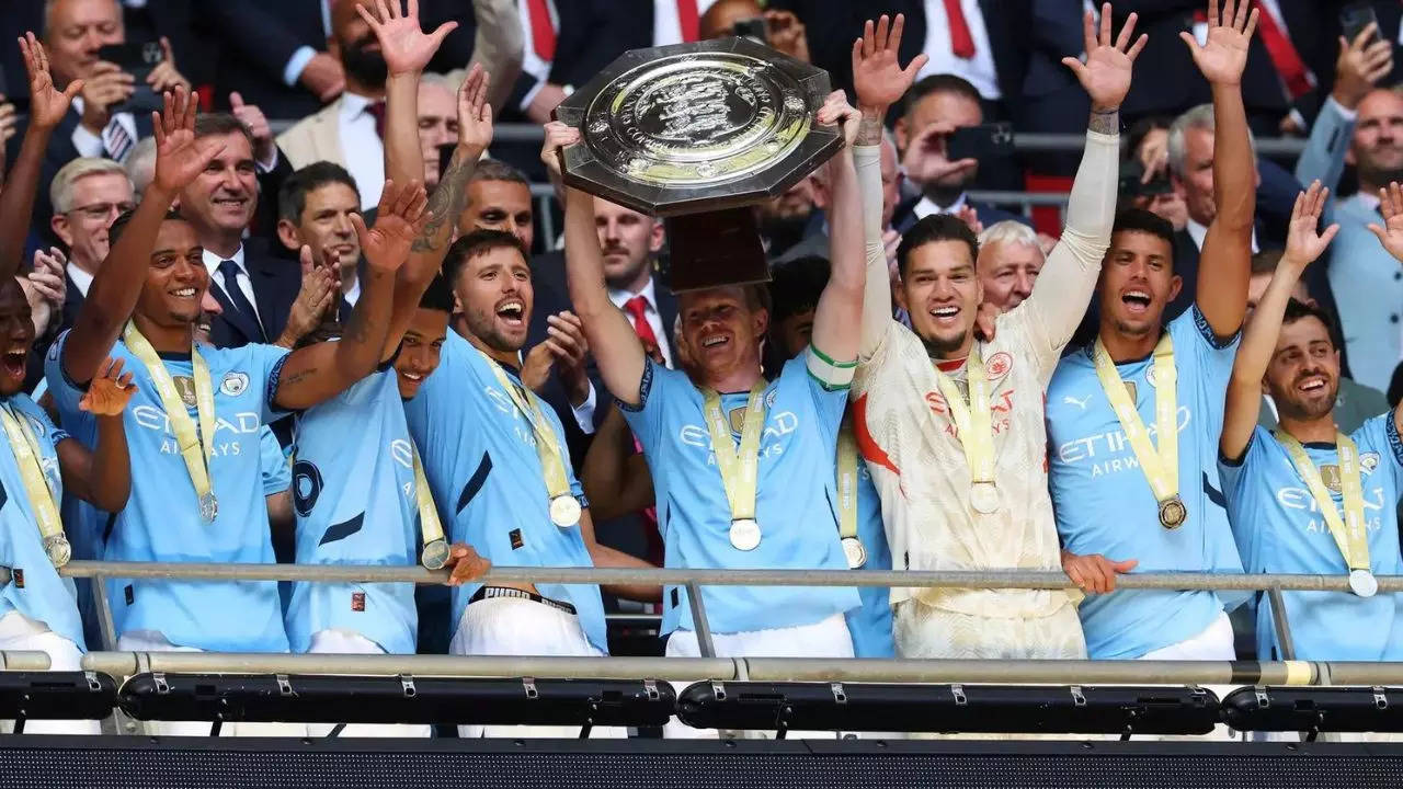 Man City beat United on penalties to lift Community Shield