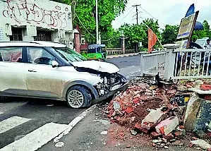 Driver hits railing during ‘party’ in SUV