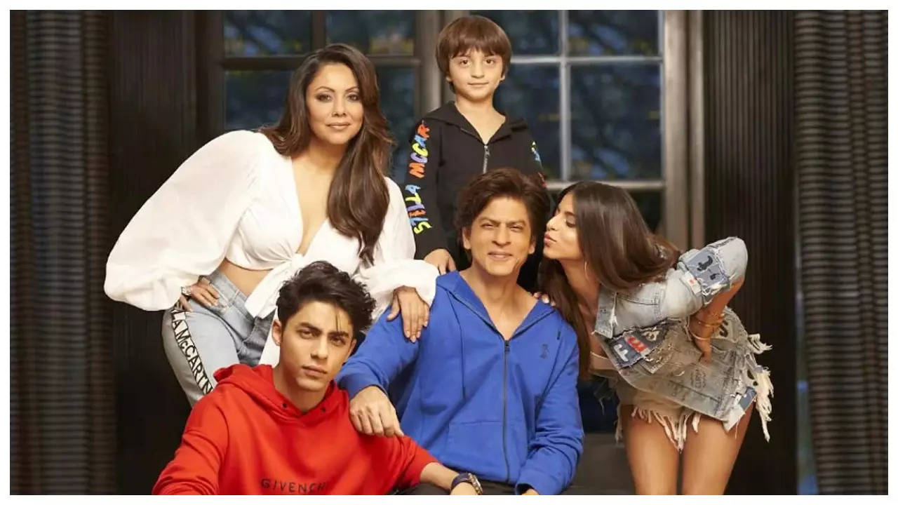 SRK urges kids Aryan, Suhana, AbRam to stay humble