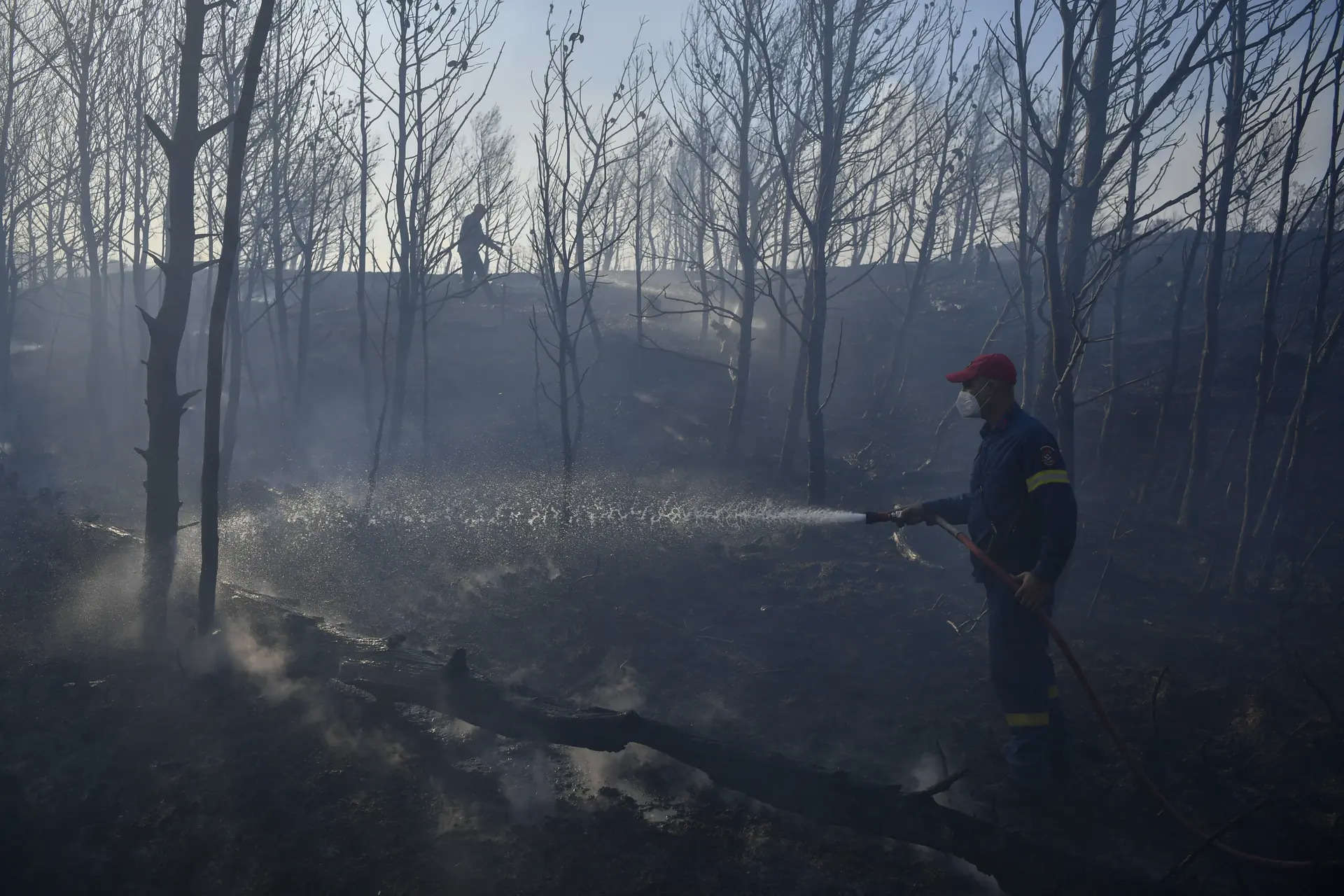 Greek wildfires engulf mountain as they approach Greek capital