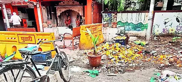 Health hazard in Vimannagar as uncleared garbage piles up