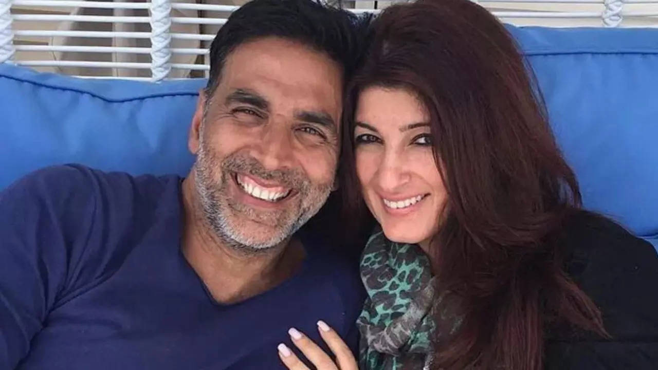 Akshay not scared of Twinkle checking his phone