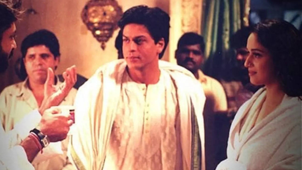 When SRK dropped a sweet message on Madhuri Dixit's throwback post on 'Devdas' Filmymeet