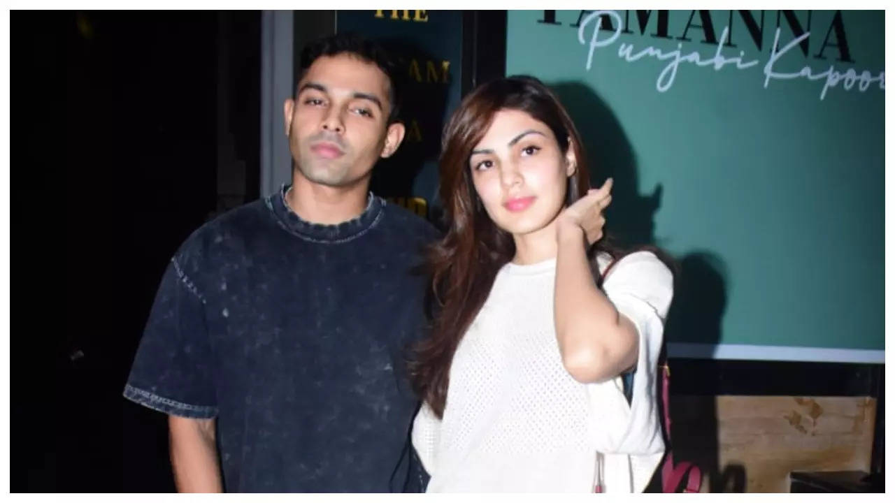 Rhea Chakraborty: Rhea Chakraborty and brother Showik make stylish appearance in Bandra Filmymeet