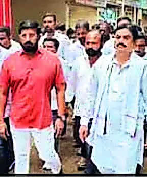 Opposition targets Mahayuti as MLC seen with gangster