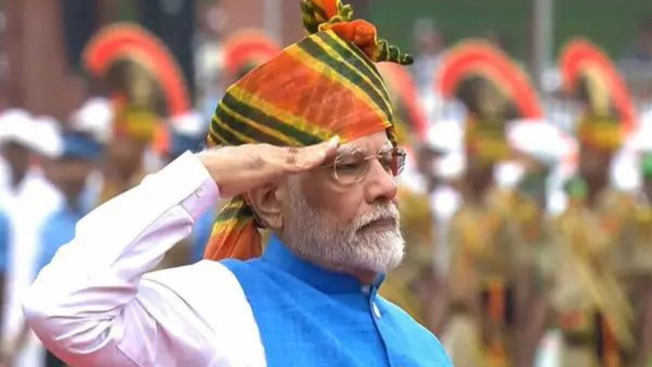 78th Independence Day: PM Modi opts for a multicoloured leheriya turban