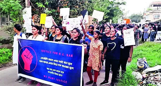 Friends, teachers from Sodepur schools take to streets, remember girl with dreams in her eyes