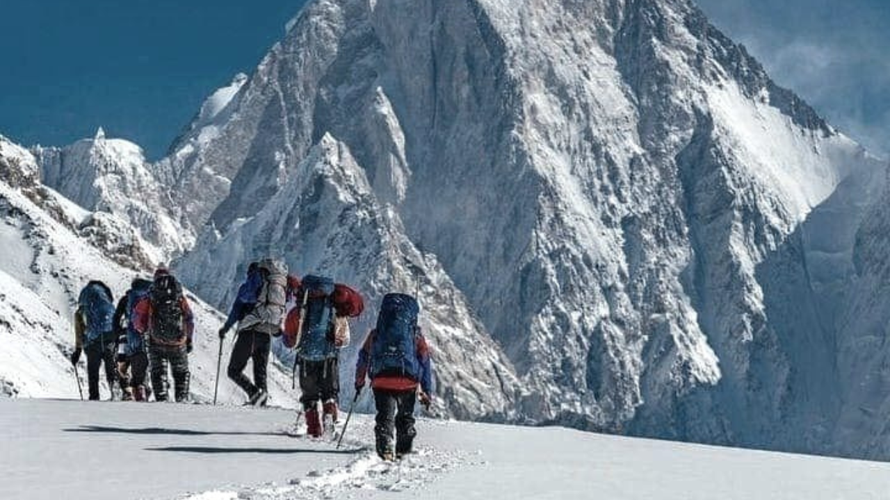 Russian climber missing as avalanche hits Russian rescue team in Pakistan